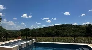 Refúgio de Charme e Conforto em Meio à Natureza