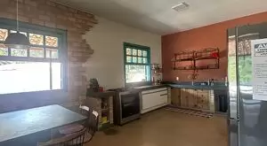 Refúgio de Charme e Conforto em Meio à Natureza - Imagem 2