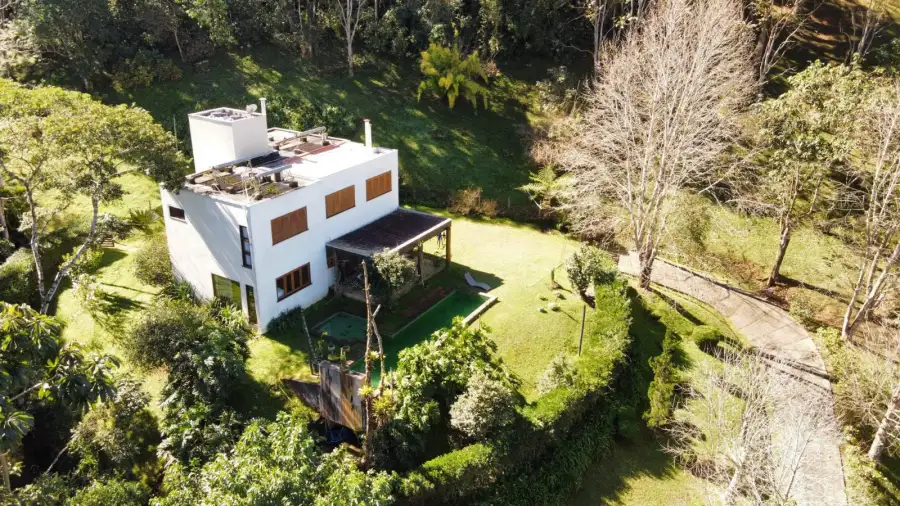 Sitio com cachoeira a venda em São Francisco Xaveir, localizado a 2 km do centro